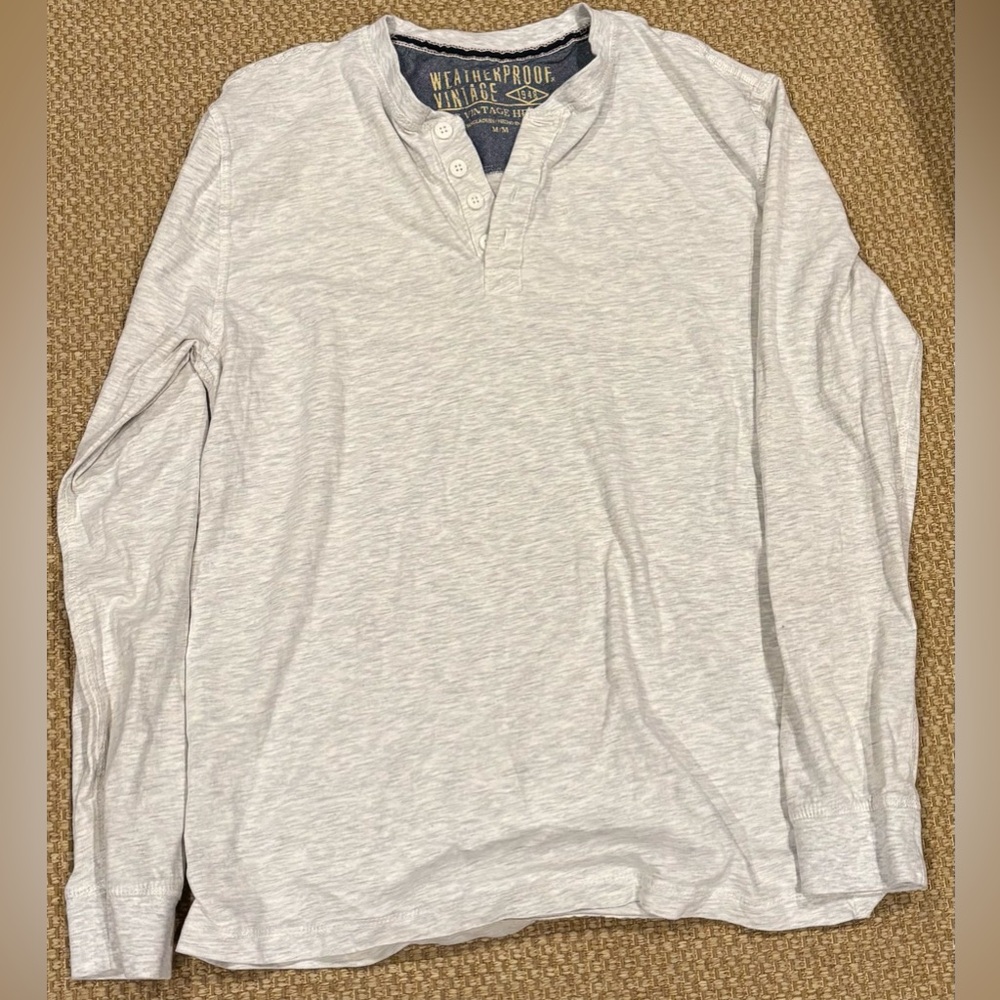 Vintage Men's Light Gray Long Sleeve Henley